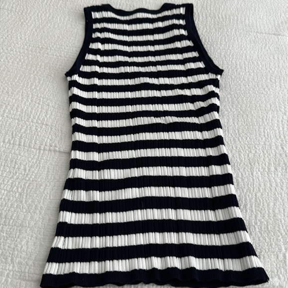 White House, Black market, women’s stripe top, great Condition, has bra snaps. - Picture 4 of 5